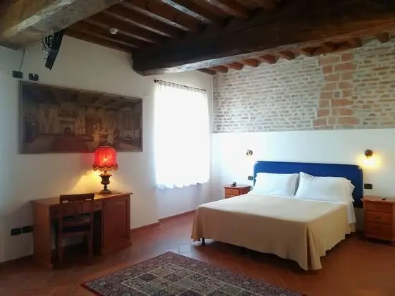 Büyük Yataklı Tek Kişilik Oda