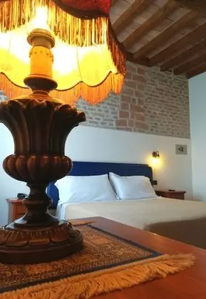 Büyük Yataklı Tek Kişilik Oda