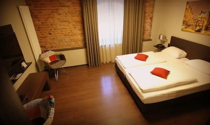 Standard Tek Büyük Yataklı Oda