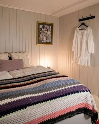 Superior Apart Daire, 1 Büyük (Queen) Boy Yatak ve Çekyat (150 m from the lake)