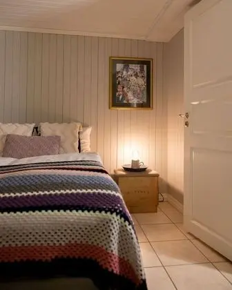 Superior Apart Daire, 1 Büyük (Queen) Boy Yatak ve Çekyat (150 m from the lake)