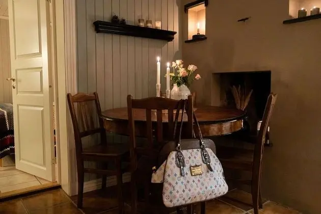 Superior Apart Daire, 1 Büyük (Queen) Boy Yatak ve Çekyat (150 m from the lake)