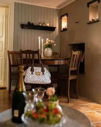 Superior Apart Daire, 1 Büyük (Queen) Boy Yatak ve Çekyat (150 m from the lake)