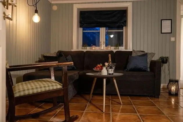 Superior Apart Daire, 1 Büyük (Queen) Boy Yatak ve Çekyat (150 m from the lake)