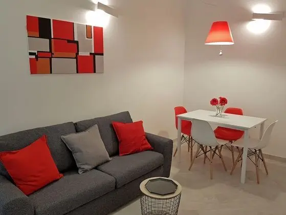 Apart Daire, 2 Yatak Odası, Teras, Avlu Manzaralı