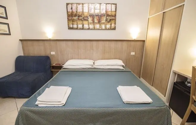 Basic Tek Büyük Yataklı Oda, 1 Büyük (Queen) Boy Yatak