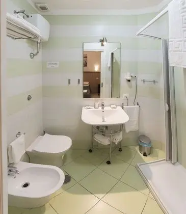 Basic Tek Büyük Yataklı Oda, 1 Büyük (Queen) Boy Yatak