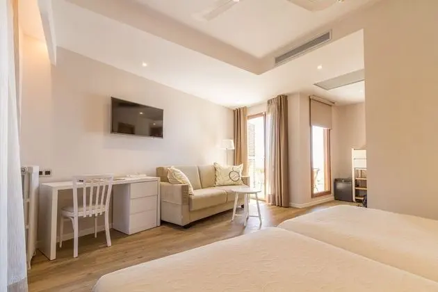 Family Room with terrace and balcony, Partial Ocean View