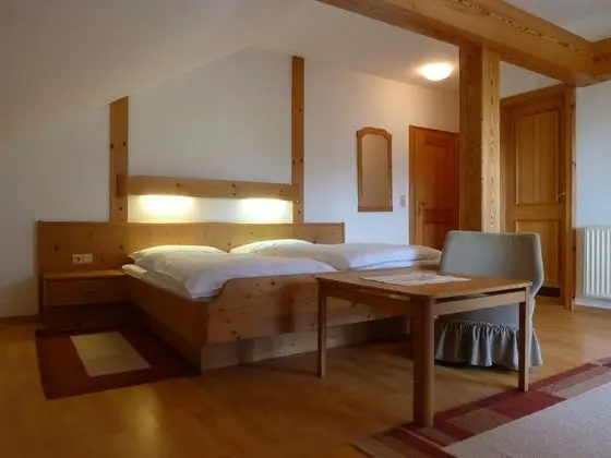 Üç Kişilik Oda, 1 Çift Kişilik Yatak ve Çekyat