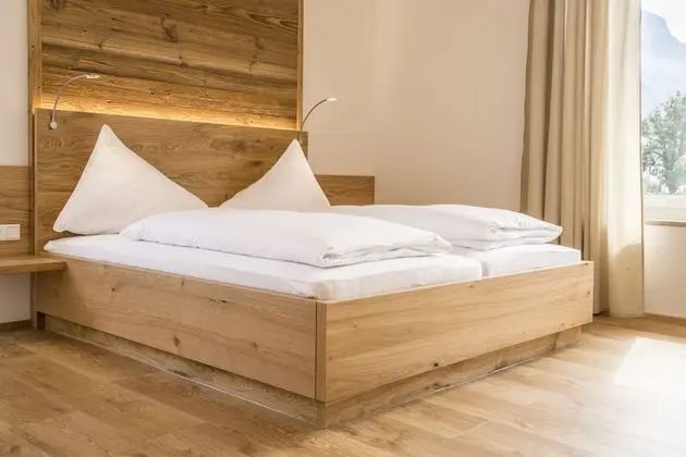 Üç Kişilik Oda, 1 Çift Kişilik Yatak ve Çekyat