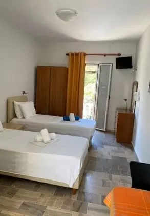 Üç Kişilik Oda