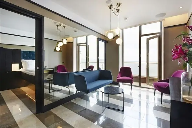 Süit, Balkon, Göl Manzaralı