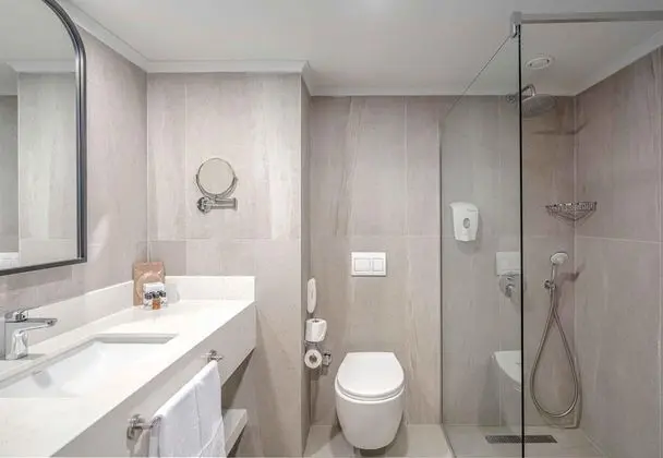 https://images.etstur.com/files/images/hotelImages/TR/220425/l/VOX-MARIS-RESORT-Oda-399885.jpg