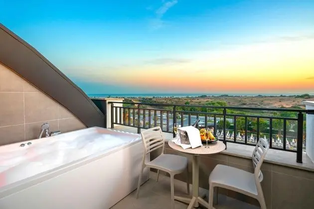 Standart Deniz Manzaralı Jakuzili