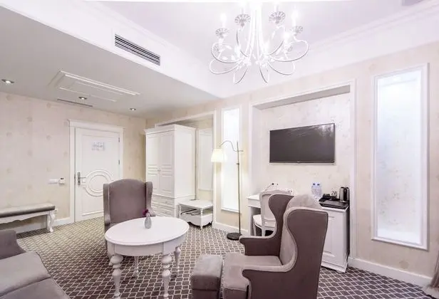 Luxury Oda