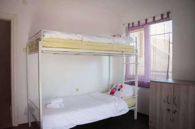 Ortak Ranzalı Oda, Birden Çok Yatak (6-Bed)