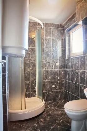 Ortak Ranzalı Oda, Birden Çok Yatak (6-Bed)