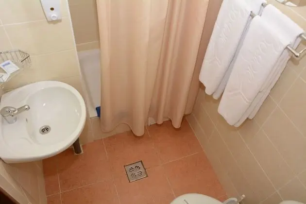 Standard Tek Büyük Yataklı Oda