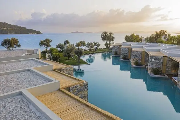 Deluxe Lagoon