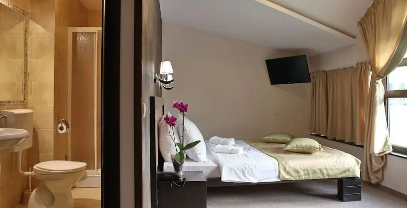 Tek Büyük Yataklı Oda, Balkon