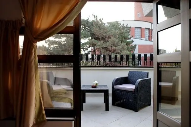 Tek Büyük Yataklı Oda, Balkon