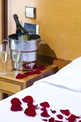 Büyük Yataklı Tek Kişilik Oda