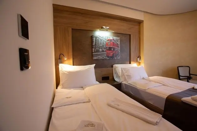 Comfort Tek Büyük veya İki Ayrı Yataklı Oda