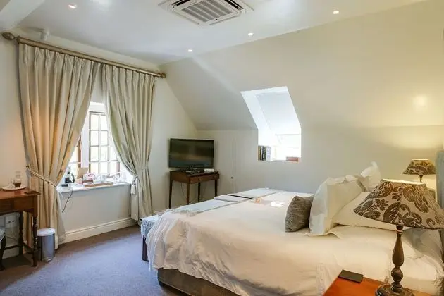 Classic Double Room 4