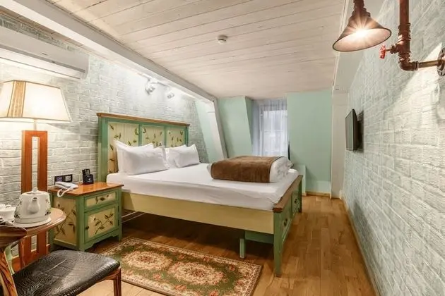 Standard Tek Büyük Yataklı Oda