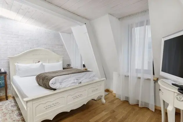 Standard Tek Büyük Yataklı Oda