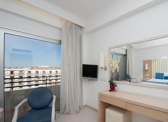 Comfort Tek Büyük veya İki Ayrı Yataklı Oda, 1 Yatak Odası, Balkon, Bahçe Manzaralı