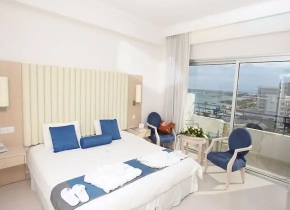 Comfort Tek Büyük veya İki Ayrı Yataklı Oda, 1 Yatak Odası, Balkon, Kısmi Deniz Manzaralı