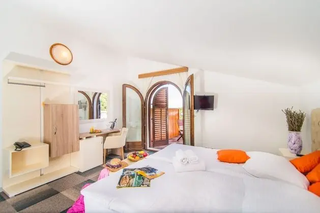 Tek Büyük Yataklı Oda, Balkon, Deniz Manzaralı