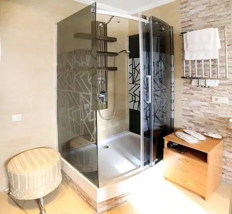 Tek Büyük Yataklı Oda (Sofa bed)