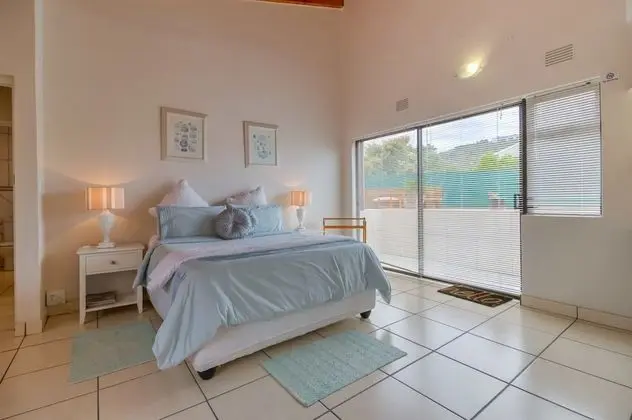 Honeymoon/Penthouse Suite