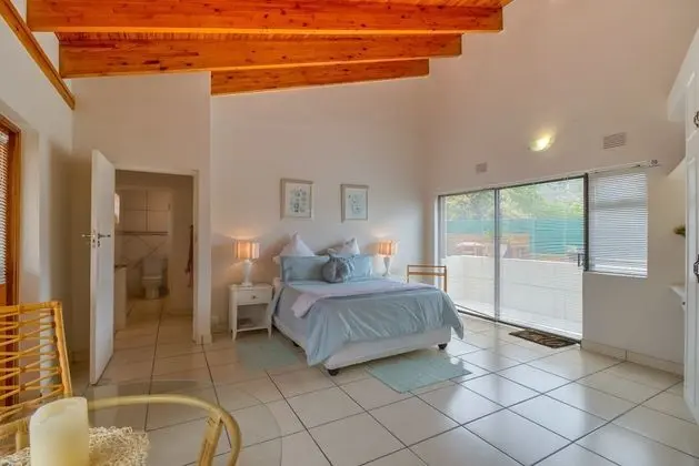 Honeymoon/Penthouse Suite