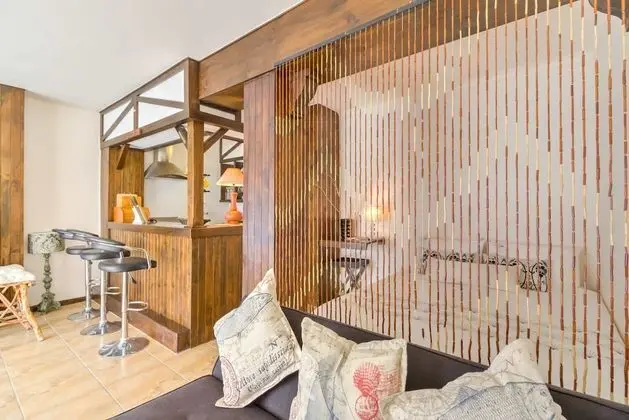 Honeymoon/Penthouse Suite