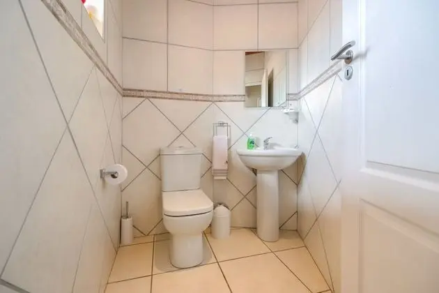 Honeymoon/Penthouse Suite
