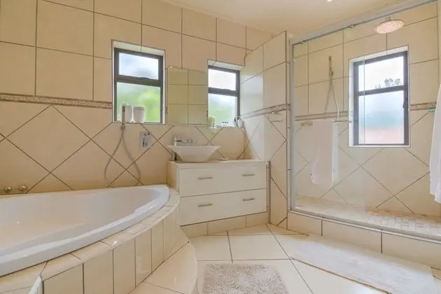 Honeymoon/Penthouse Suite
