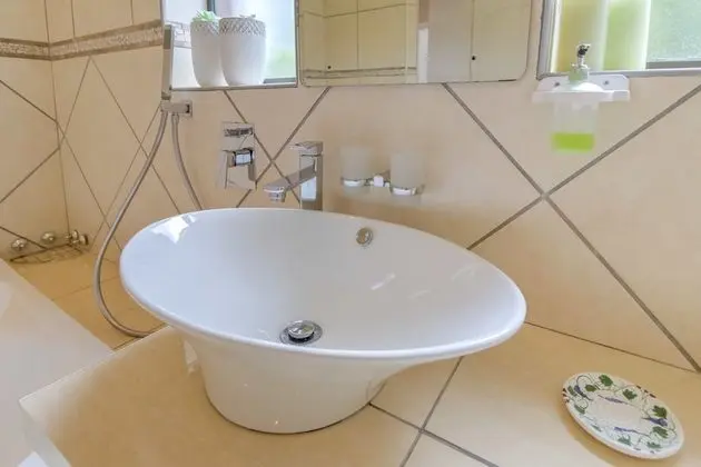 Honeymoon/Penthouse Suite