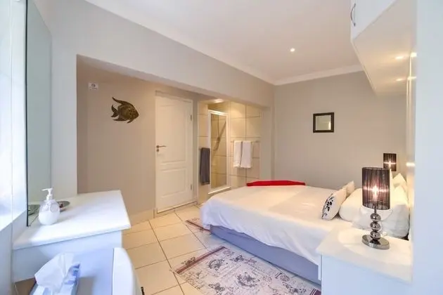 Queen Deluxe Suite