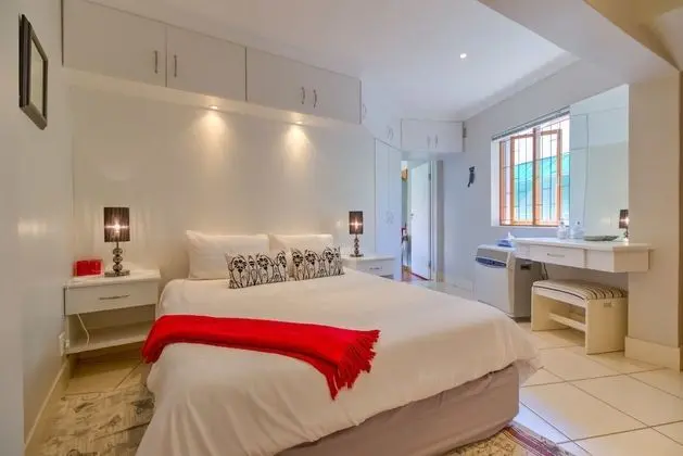 Queen Deluxe Suite