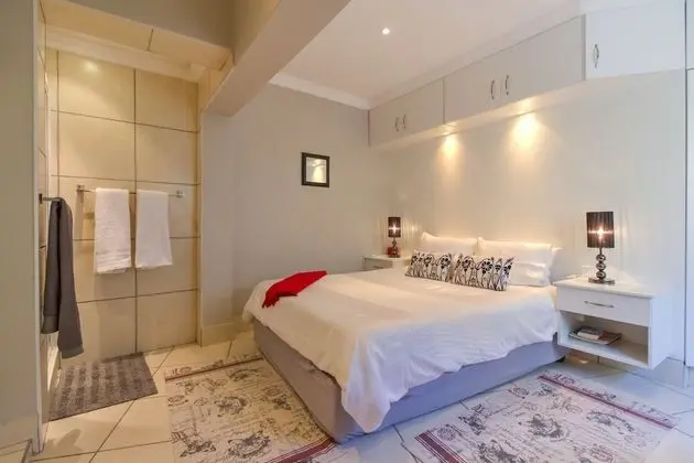 Queen Deluxe Suite