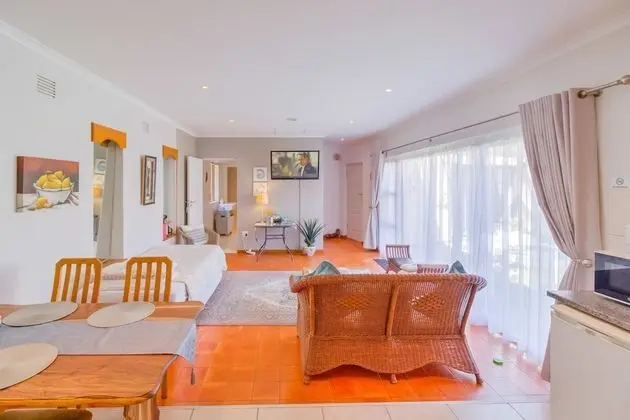 Queen Deluxe Suite