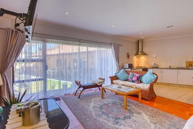 Queen Deluxe Suite