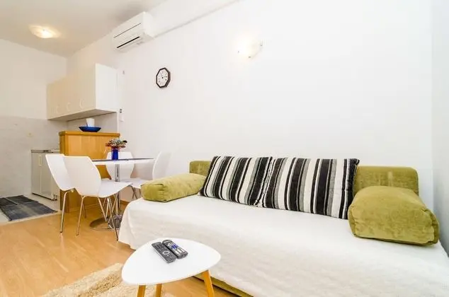 Apartment Vulicevic A2 (free private parking)