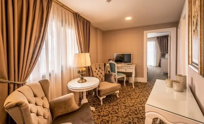 https://imagessl.etstur.com/files/images/hotelImages/CY/50233/l/Vuni-Palace-Hotel---Casino-Oda-270703.jpg