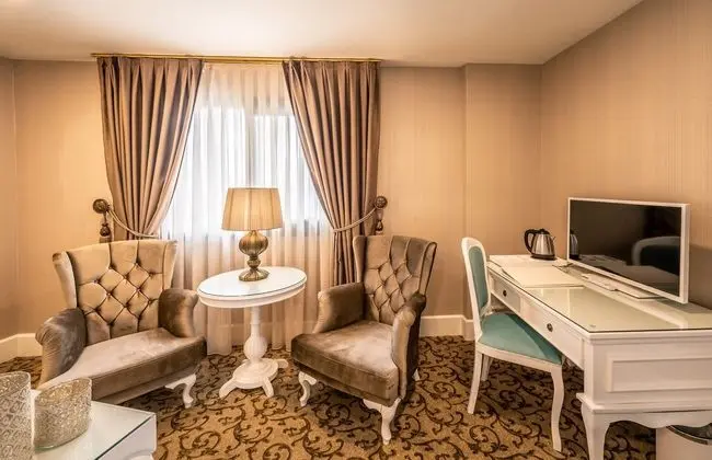 https://imagessl.etstur.com/files/images/hotelImages/CY/50233/l/Vuni-Palace-Hotel---Casino-Oda-270705.jpg