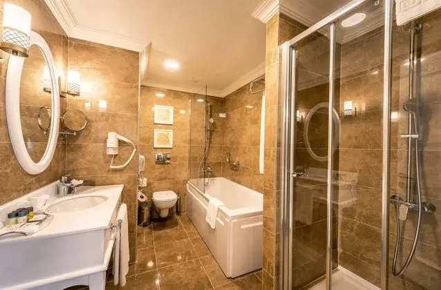 https://imagessl.etstur.com/files/images/hotelImages/CY/50233/l/Vuni-Palace-Hotel---Casino-Oda-270706.jpg