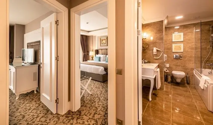 https://imagessl.etstur.com/files/images/hotelImages/CY/50233/l/Vuni-Palace-Hotel---Casino-Oda-270707.jpg